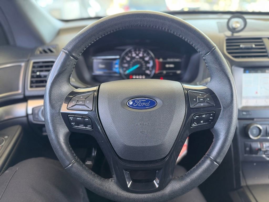 Used 2018 Ford Explorer XLT w/ Equipment Group 202A FWD image 6
