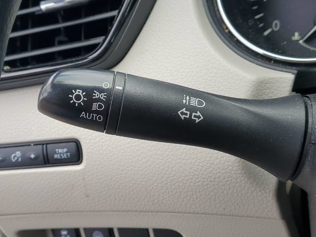 Used 2019 Nissan Rogue Sport SV AWD/4WD image 18