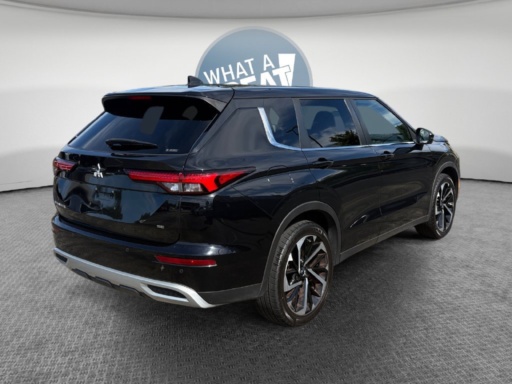 Used 2022 Mitsubishi Outlander SE AWD/4WD image 3