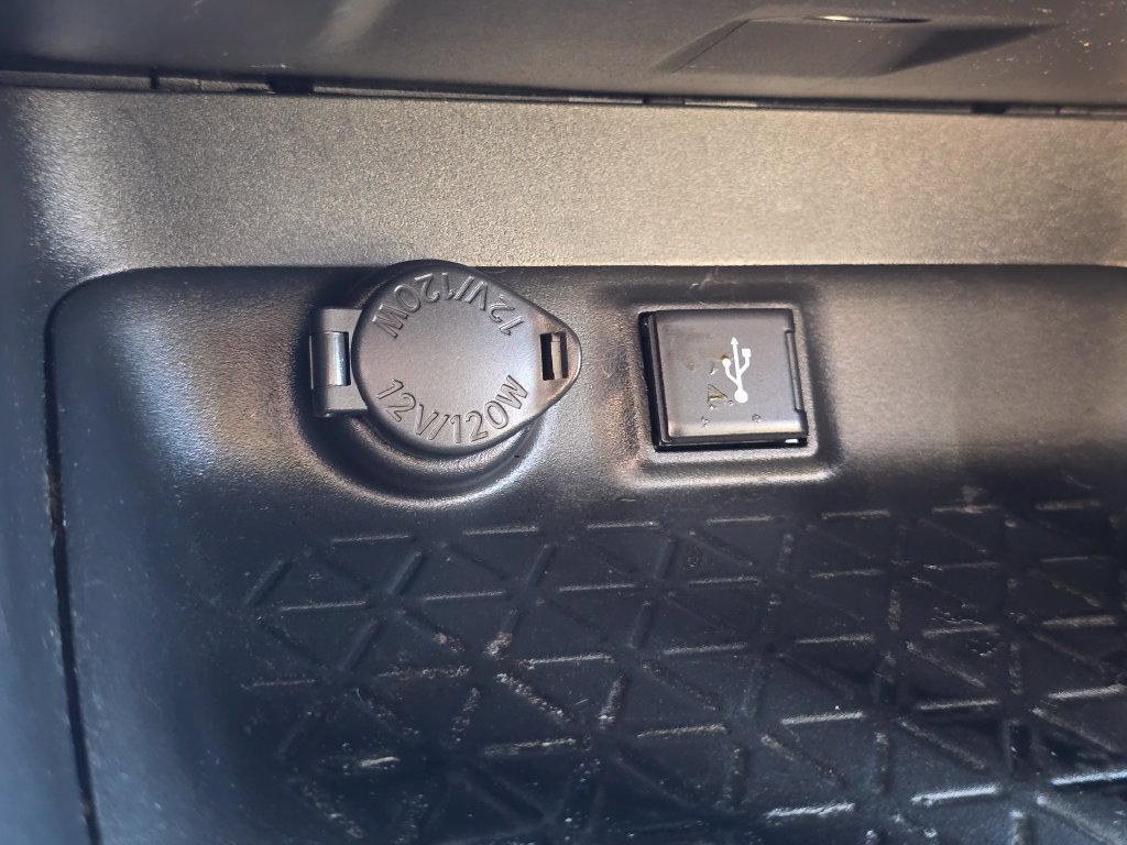 Used 2021 Toyota RAV4 LE AWD/4WD image 28