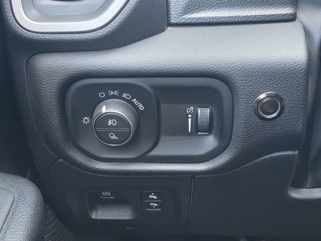Used 2023 RAM 1500 Big Horn AWD/4WD image 33