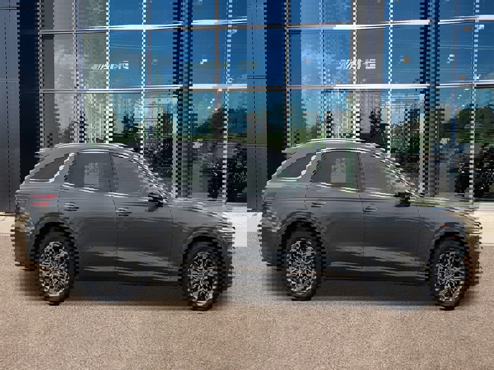 Used 2022 Genesis GV70 2.5T w/ Advanced Package image 4