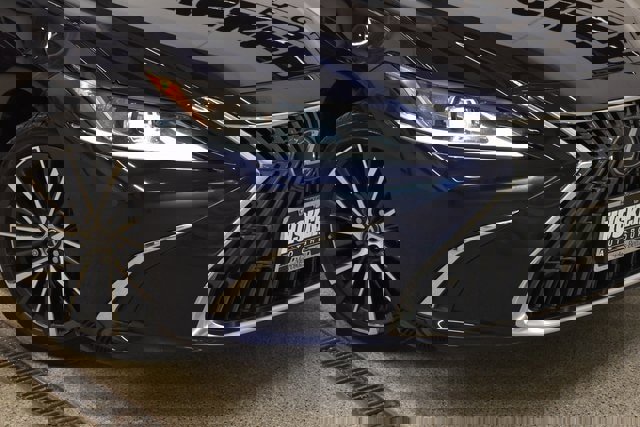 Used 2024 Lexus ES 350 image 15