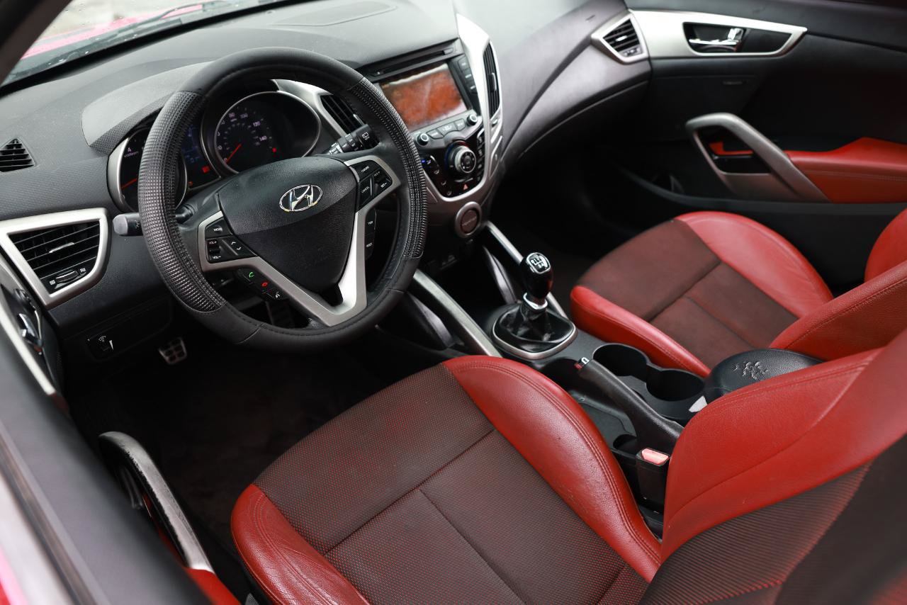 Used 2013 Hyundai Veloster w/ Style Pkg FWD image 4
