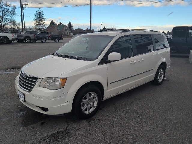 Used 2009 Chrysler Town & Country Touring image 3