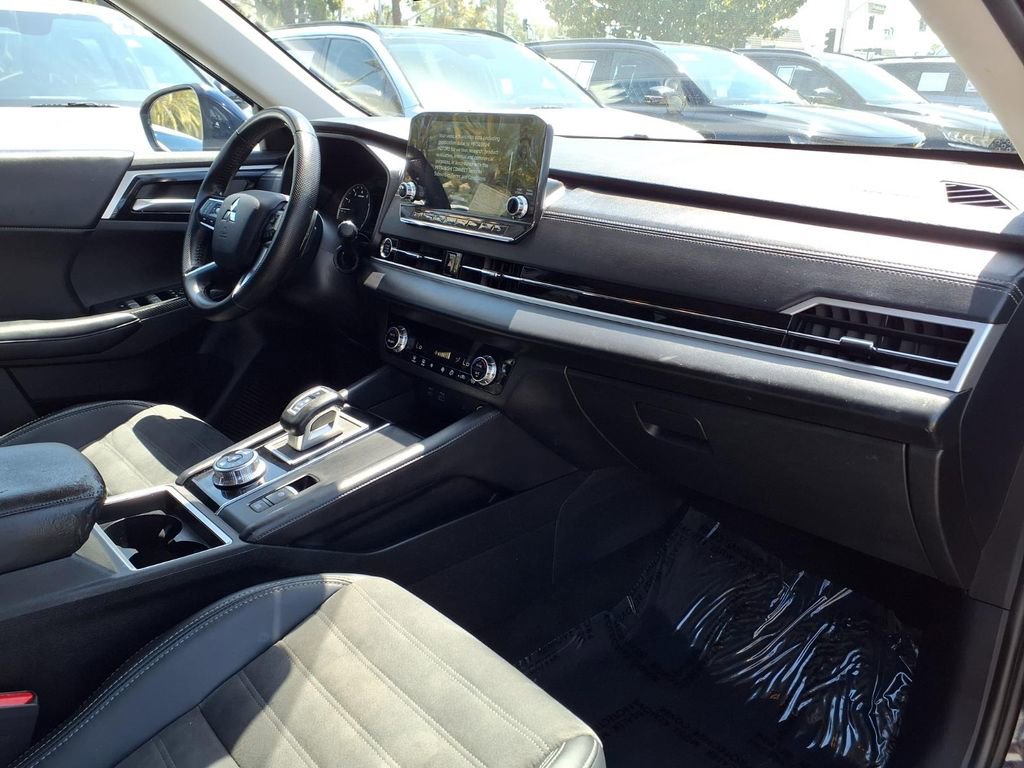 Used 2024 Mitsubishi Outlander SE AWD/4WD image 12
