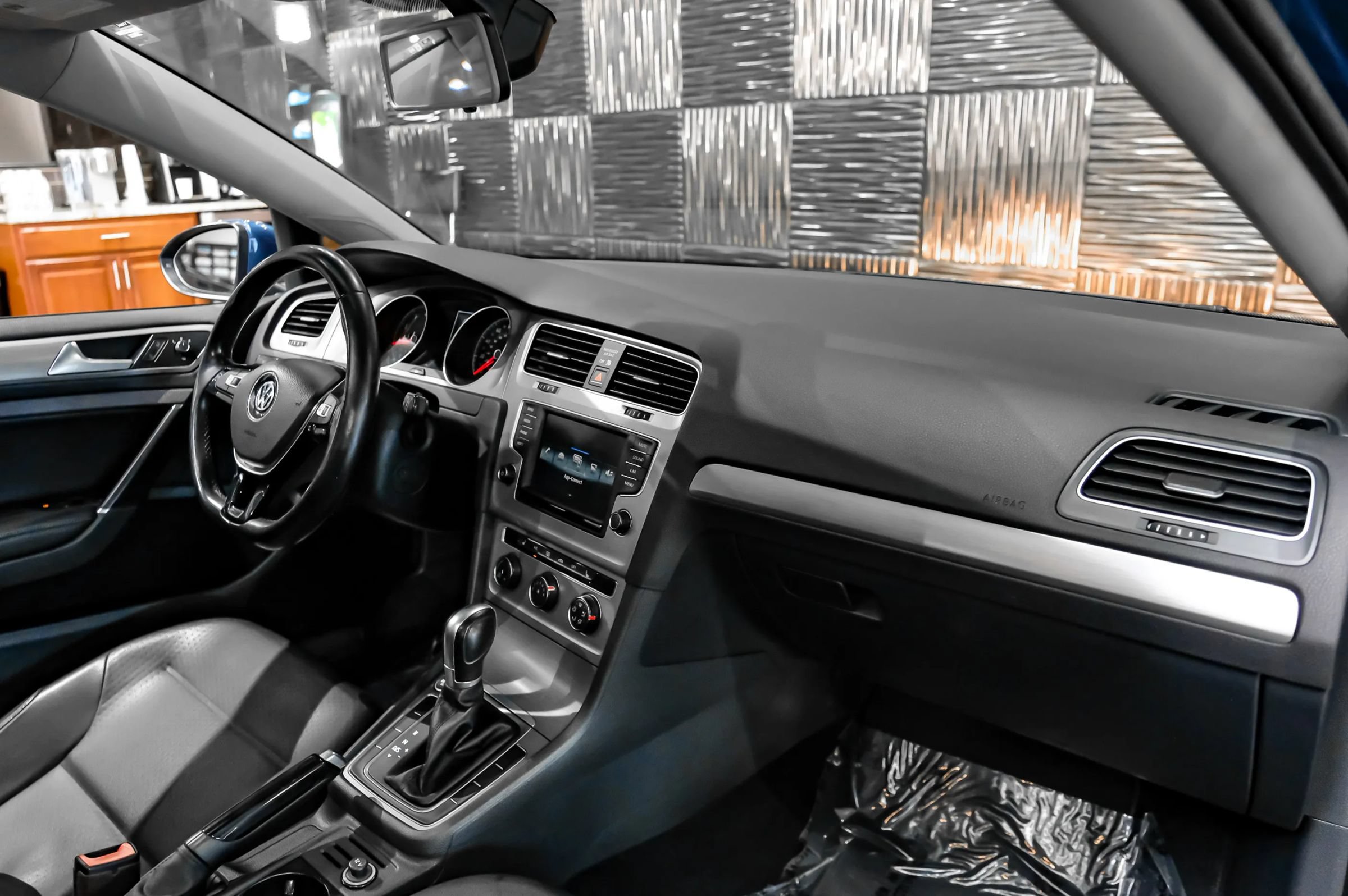 Used 2017 Volkswagen Golf Wolfsburg Edition FWD image 15