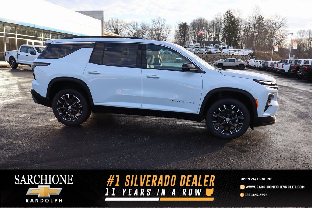 New 2026 Chevrolet Traverse LT image 1