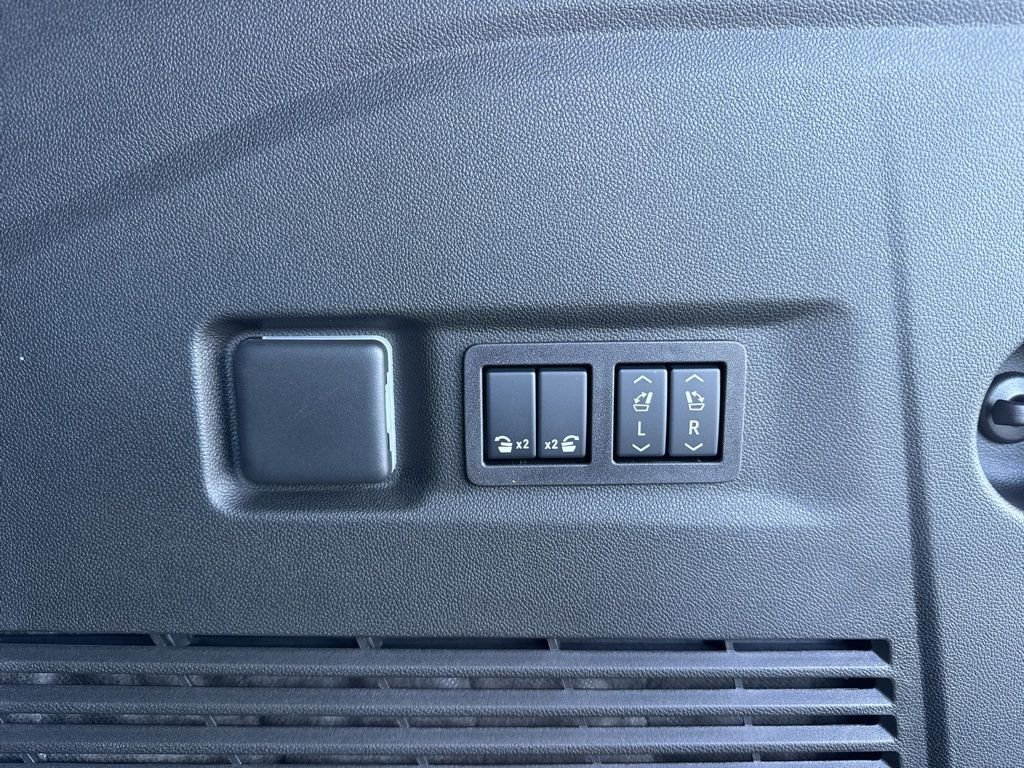 New 2026 GMC Yukon XL Elevation w/ LPO, Elevation Black Package image 33