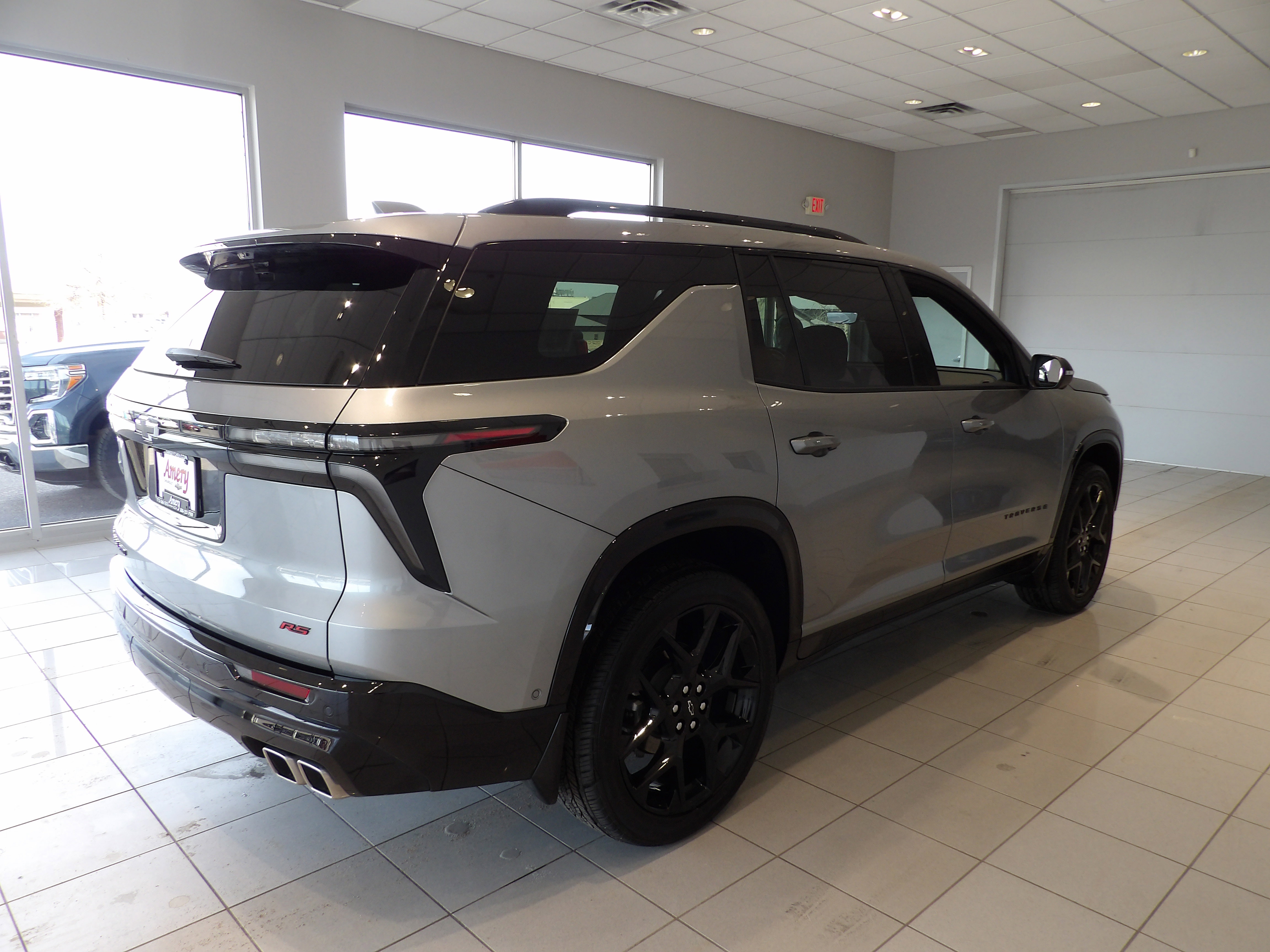 Used 2025 Chevrolet Traverse RS image 4