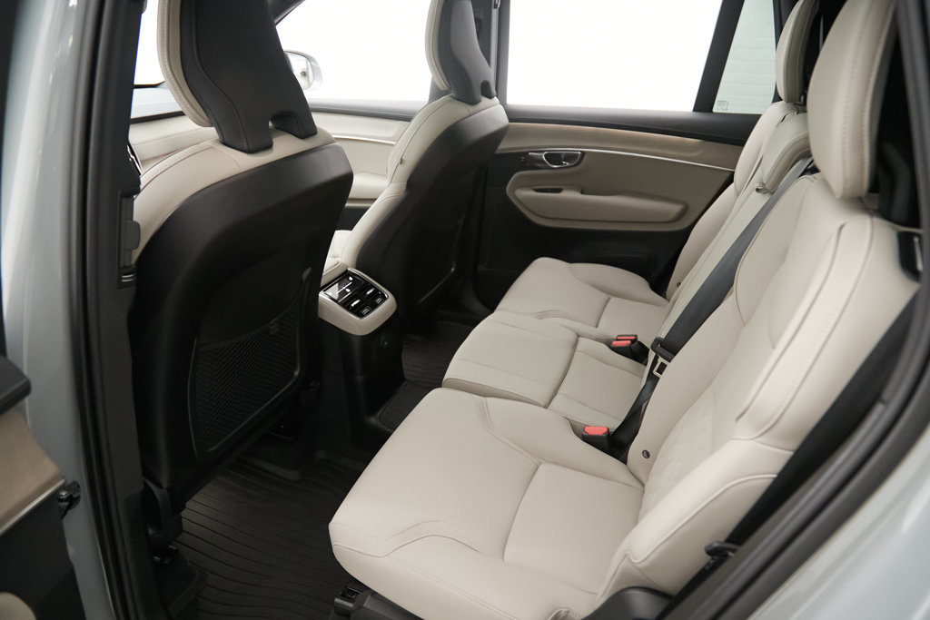 New 2026 Volvo XC90 T8 Plus w/ Protection Package Premier AWD/4WD image 18