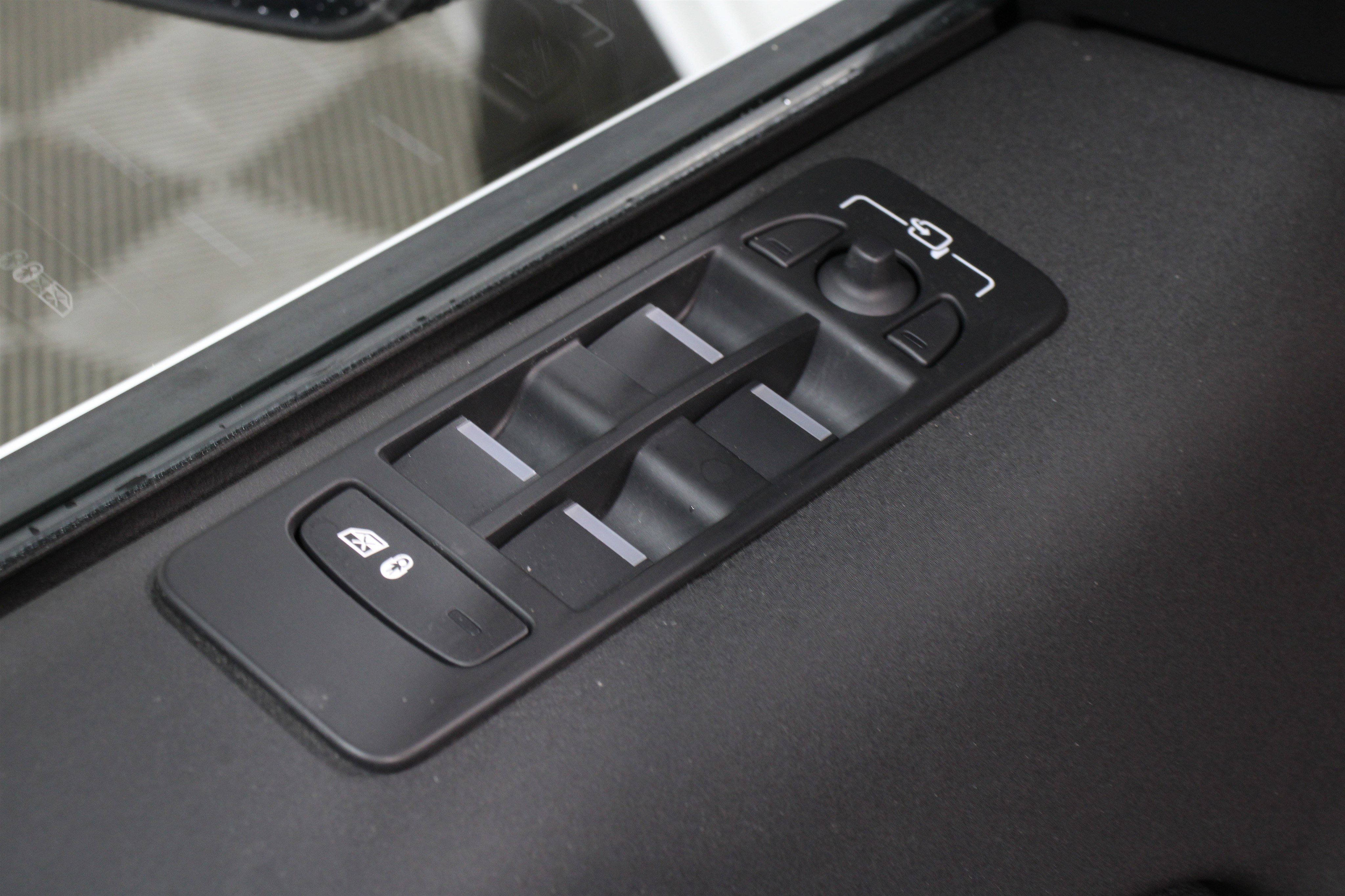 Used 2024 Land Rover Discovery Sport S image 7