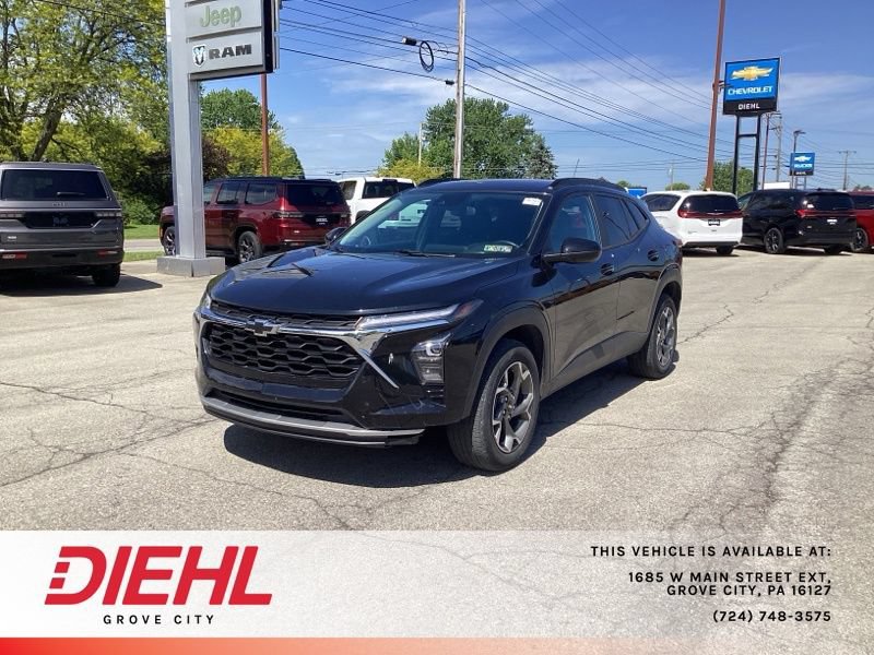 Used 2024 Chevrolet Trax LT w/ Driver Confidence Package FWD image 3