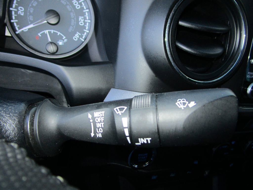 Used 2022 Toyota Tacoma TRD Off-Road image 31