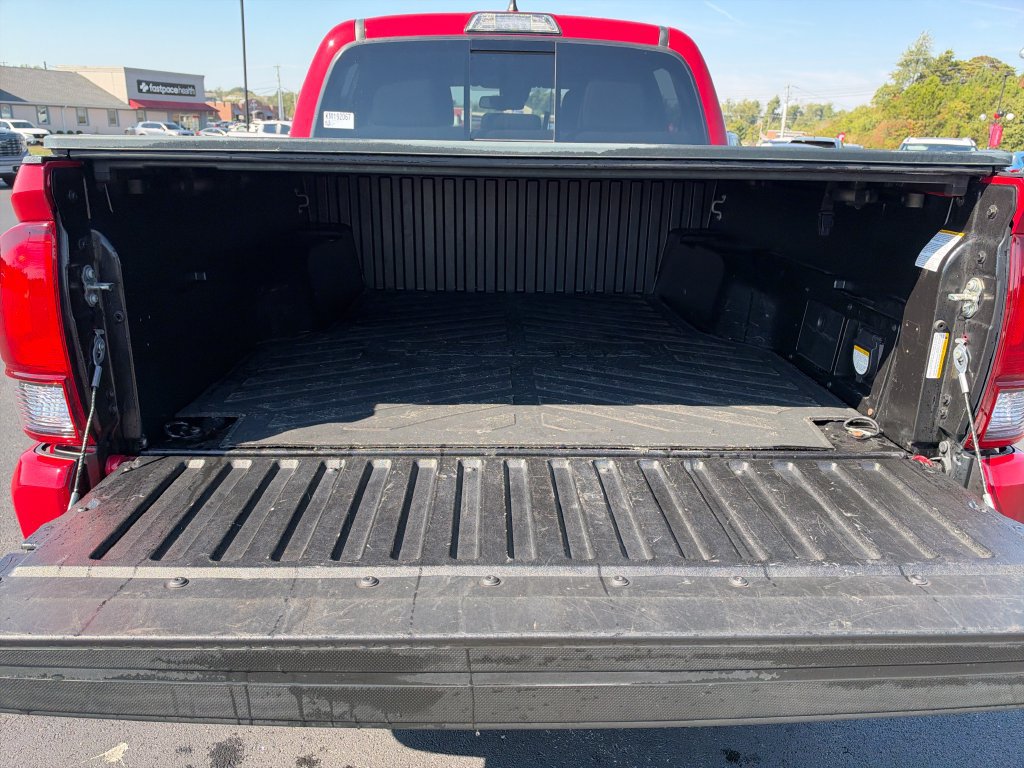Used 2019 Toyota Tacoma TRD Sport AWD/4WD image 10