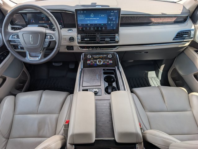 Used 2023 Lincoln Navigator Reserve RWD image 5