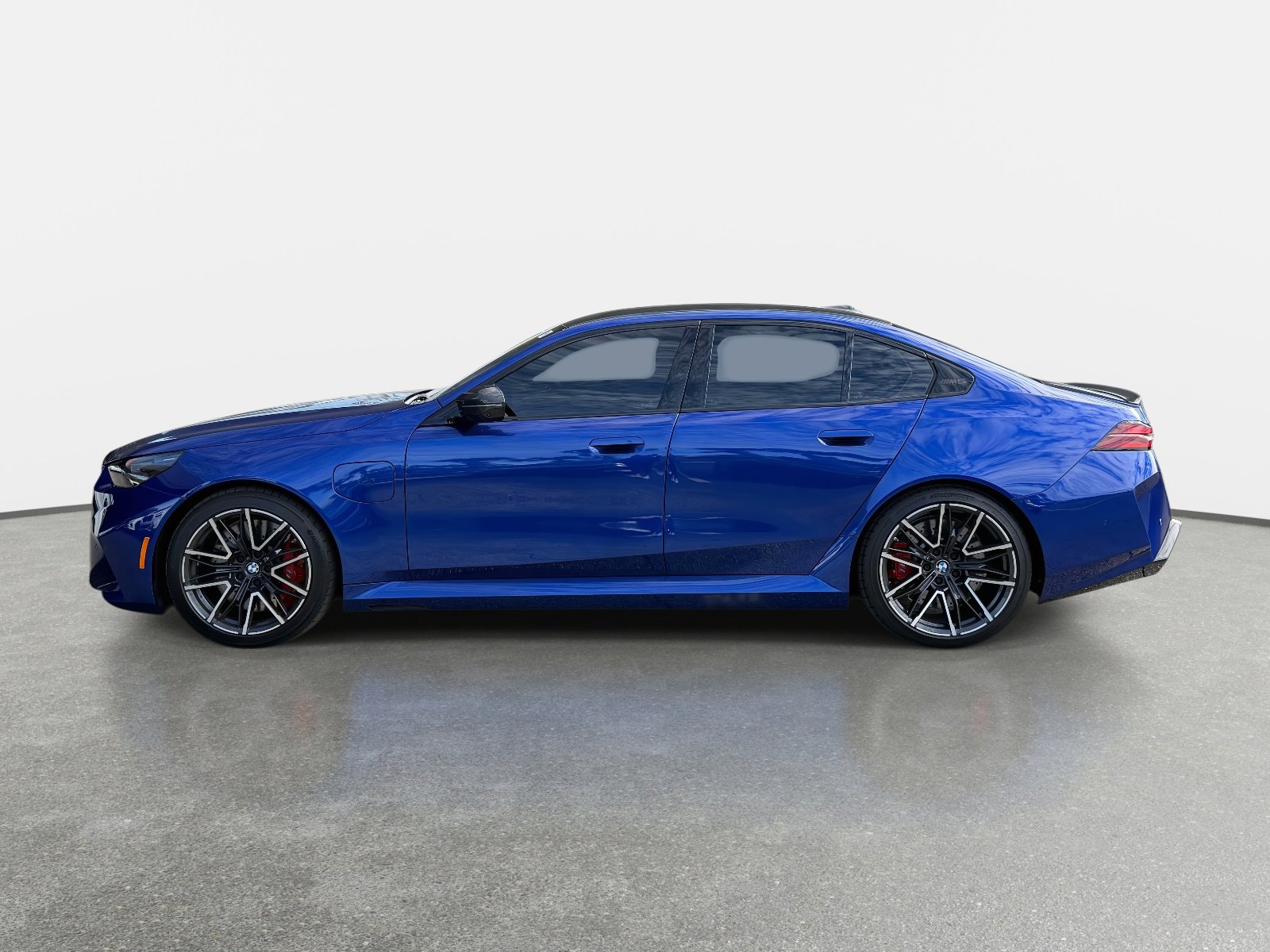 Used 2025 BMW M5 w/ Carbon Package image 6