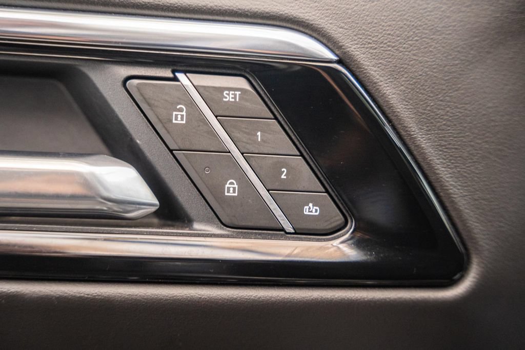 Used 2025 Chevrolet Tahoe Premier AWD/4WD image 50