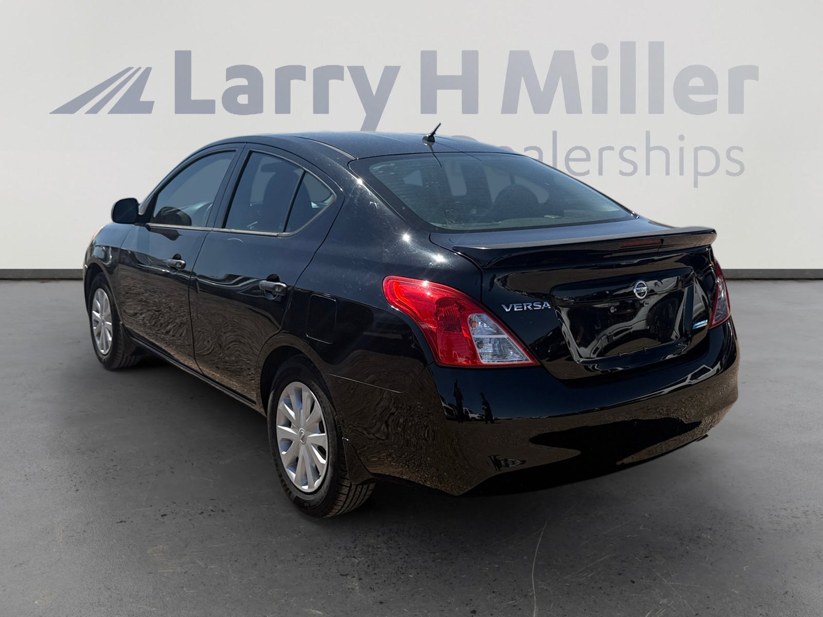 Used 2014 Nissan Versa S Plus image 3