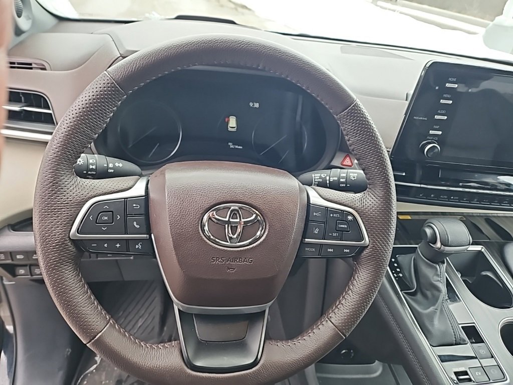 Used 2024 Toyota Sienna Platinum image 23