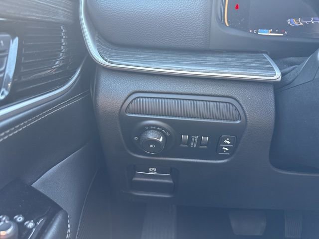 Used 2024 Jeep Wagoneer Series II w/ Flexible Seating Group AWD/4WD image 19