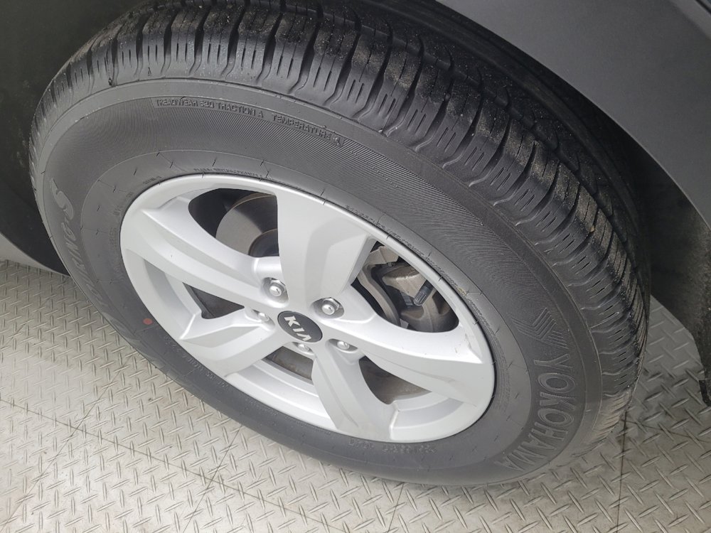 Used 2021 Kia Sorento LX image 31