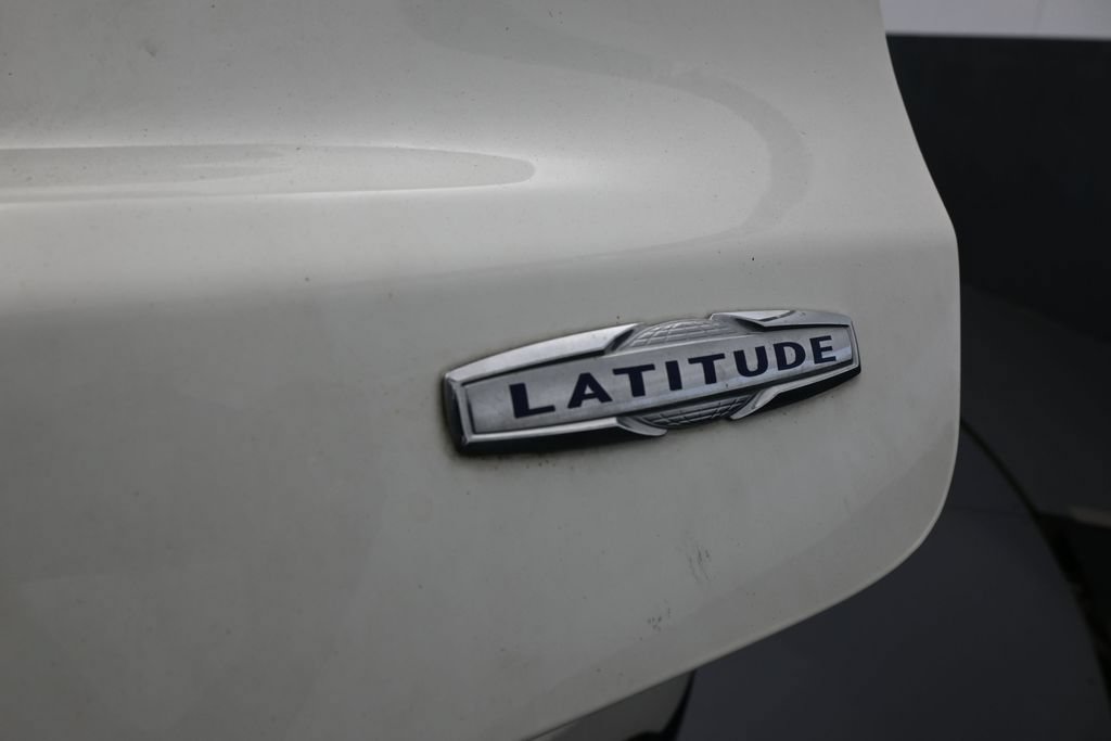 Used 2020 Jeep Compass Latitude FWD image 35