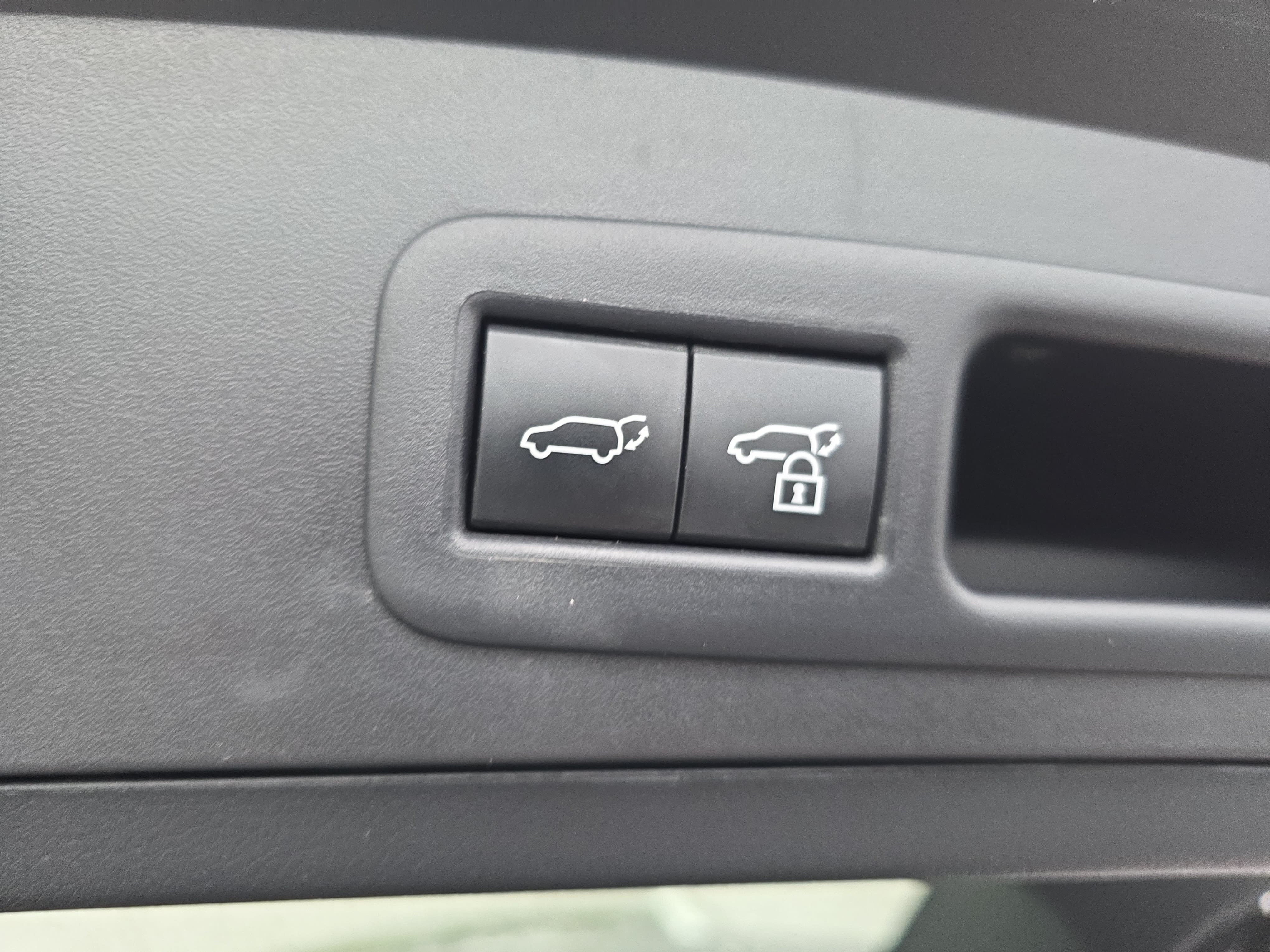 Used 2025 Lexus UX 300h AWD w/ Accessory Package (Z2) image 13