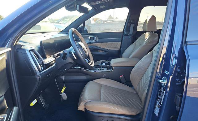 Used 2025 Kia Sorento SX Prestige w/ Olive Brown Leather Package image 5
