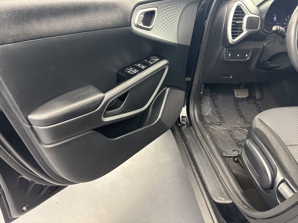 Used 2022 Kia Soul LX FWD image 21