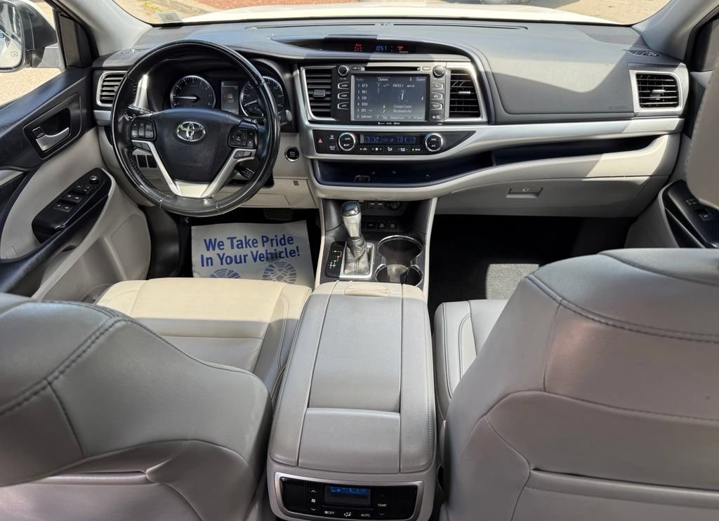 Used 2019 Toyota Highlander XLE AWD/4WD image 28