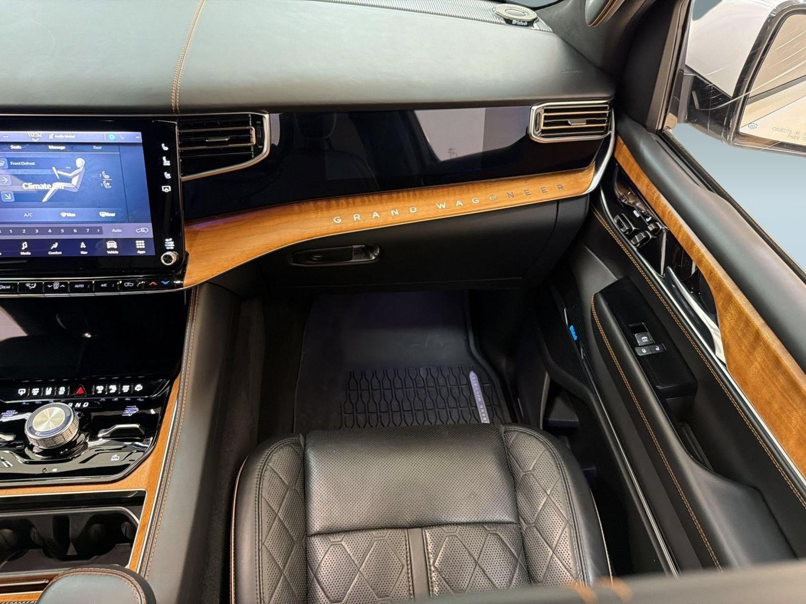 Used 2022 Jeep Grand Wagoneer Series III w/ Rear Seat Video Group 1 AWD/4WD image 28