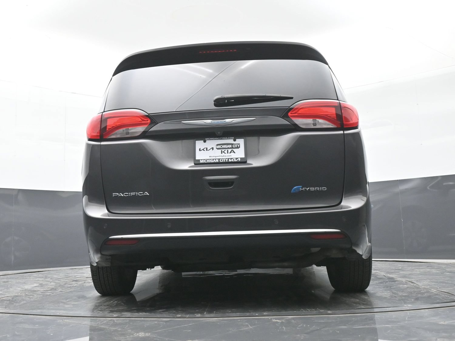 Used 2018 Chrysler Pacifica Limited w/ Advanced Safetytec Group FWD image 40