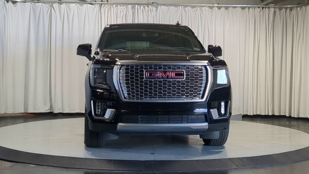 Used 2023 GMC Yukon Denali AWD/4WD image 3