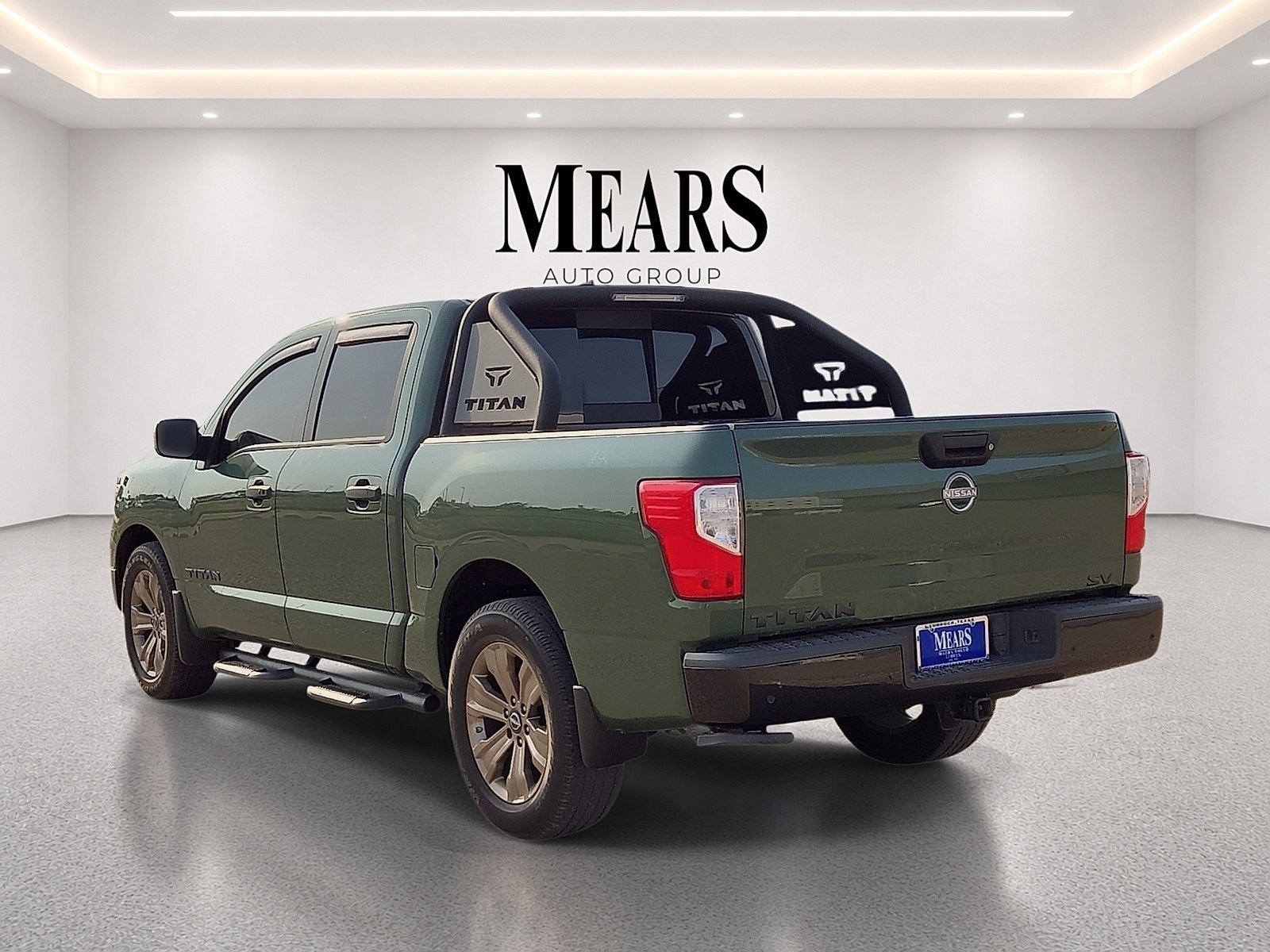 Used 2024 Nissan Titan SV w/ SV Bronze Edition Package RWD image 3