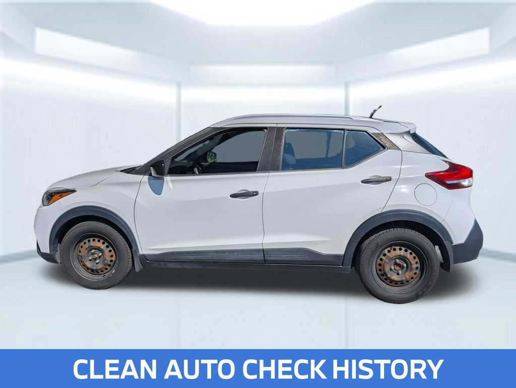 Used 2018 Nissan Kicks S FWD image 2