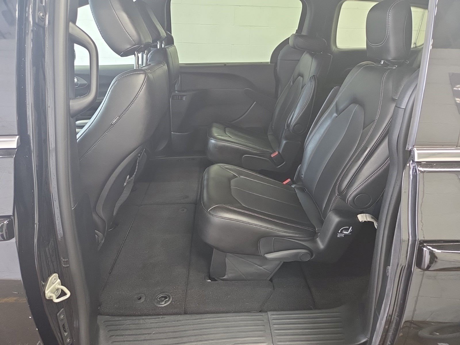 Used 2026 Chrysler Pacifica Select FWD image 9
