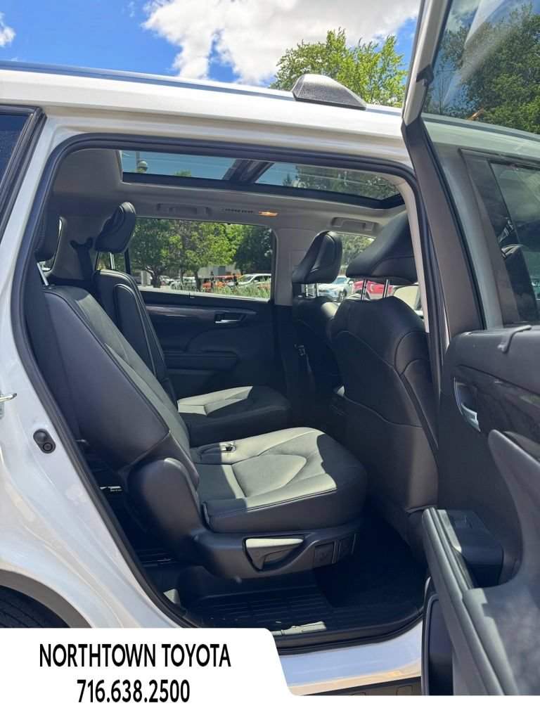 Used 2023 Toyota Highlander Platinum AWD/4WD image 12