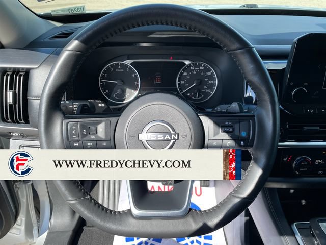 Used 2025 Nissan Pathfinder SL AWD/4WD image 14