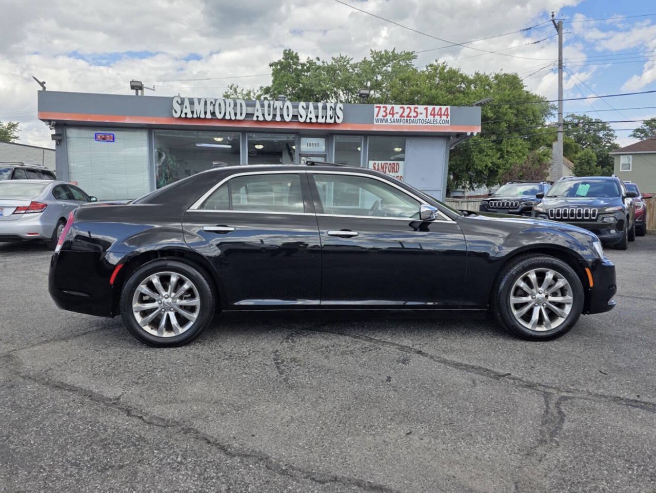 Used 2016 Chrysler 300 C w/ Harman/Kardon Audio Group AWD/4WD image 9
