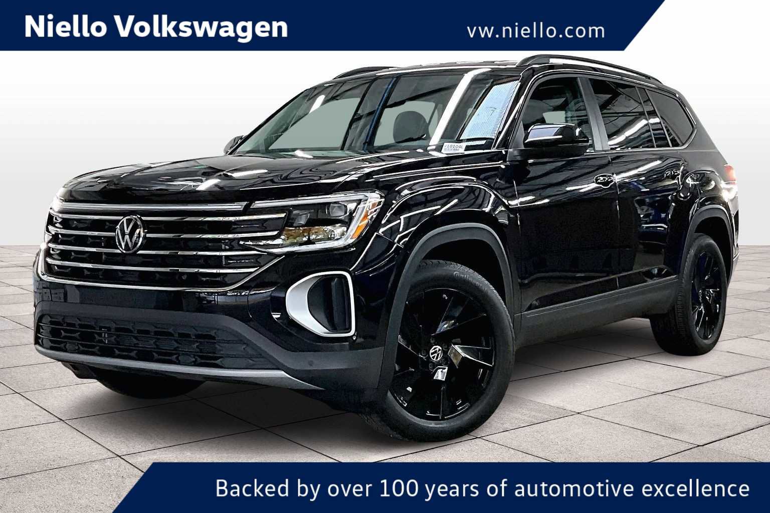 Used 2025 Volkswagen Atlas SE w/ Black Wheel Package