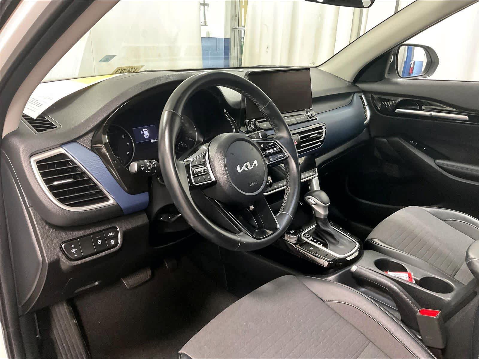 Used 2023 Kia Seltos S w/ Navigation Package AWD/4WD image 8