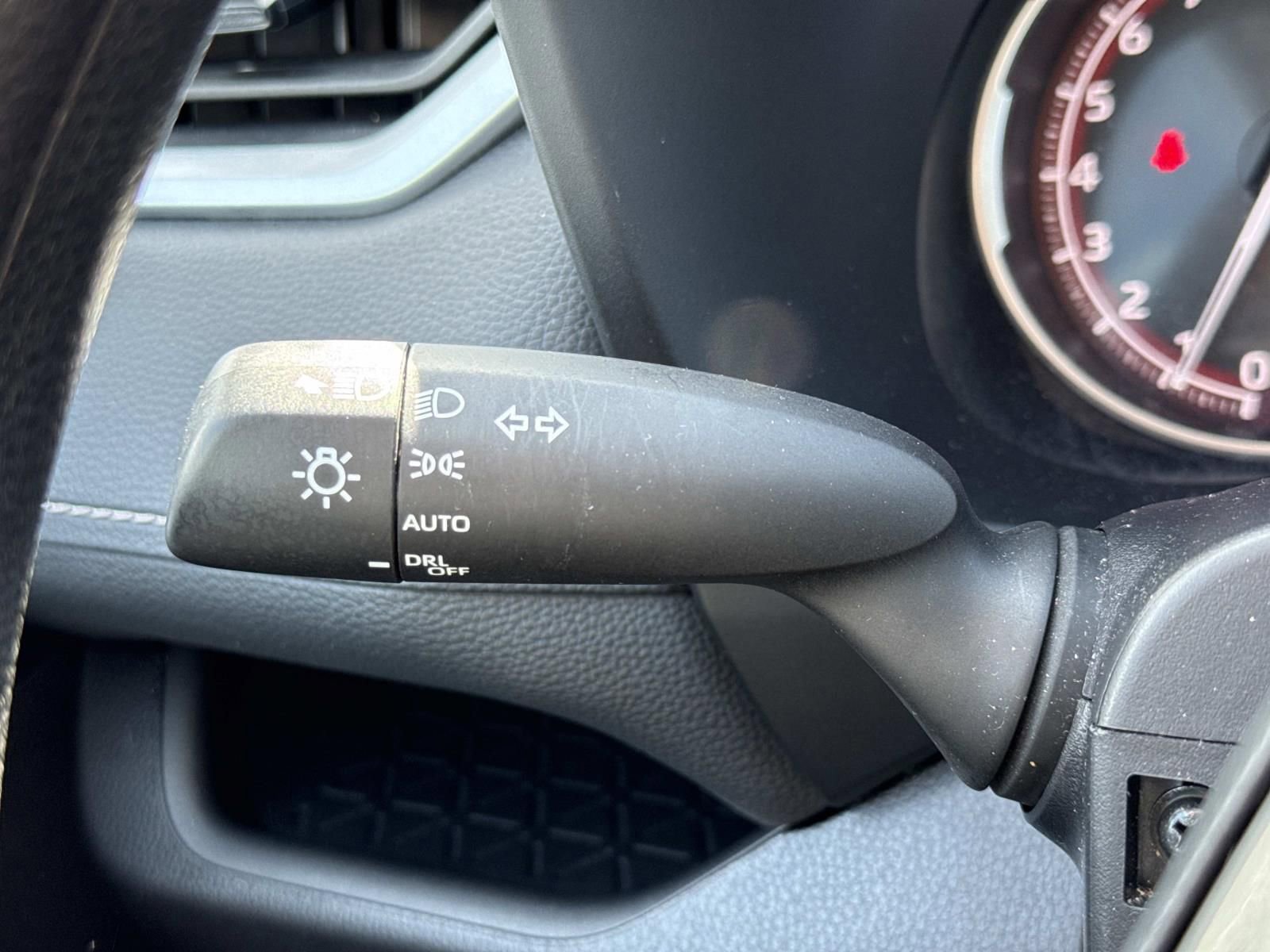 Used 2025 Toyota RAV4 XLE AWD/4WD image 14