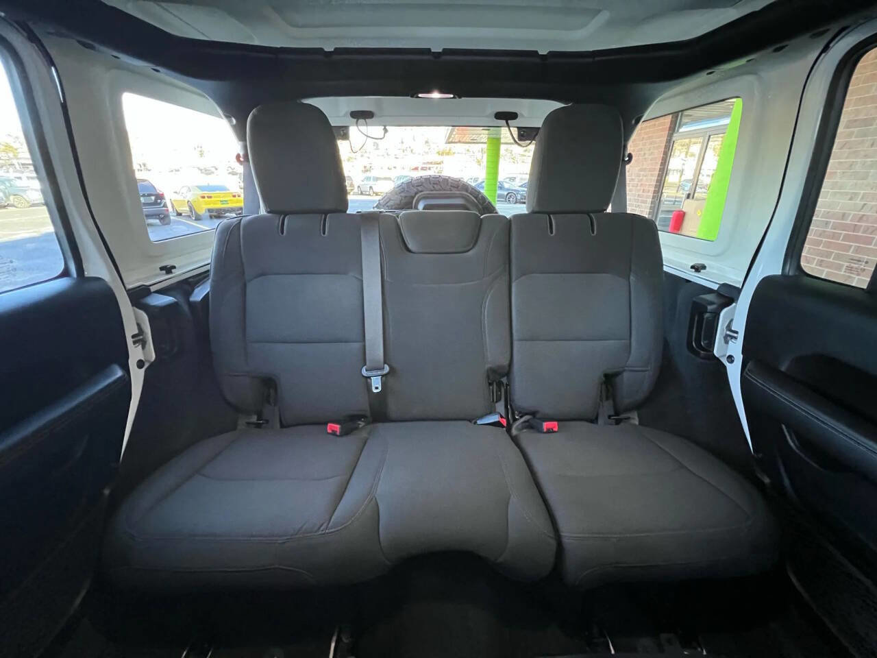 Used 2020 Jeep Wrangler Unlimited Sahara w/ Uconnect 4C Nav & Sound Group AWD/4WD image 15