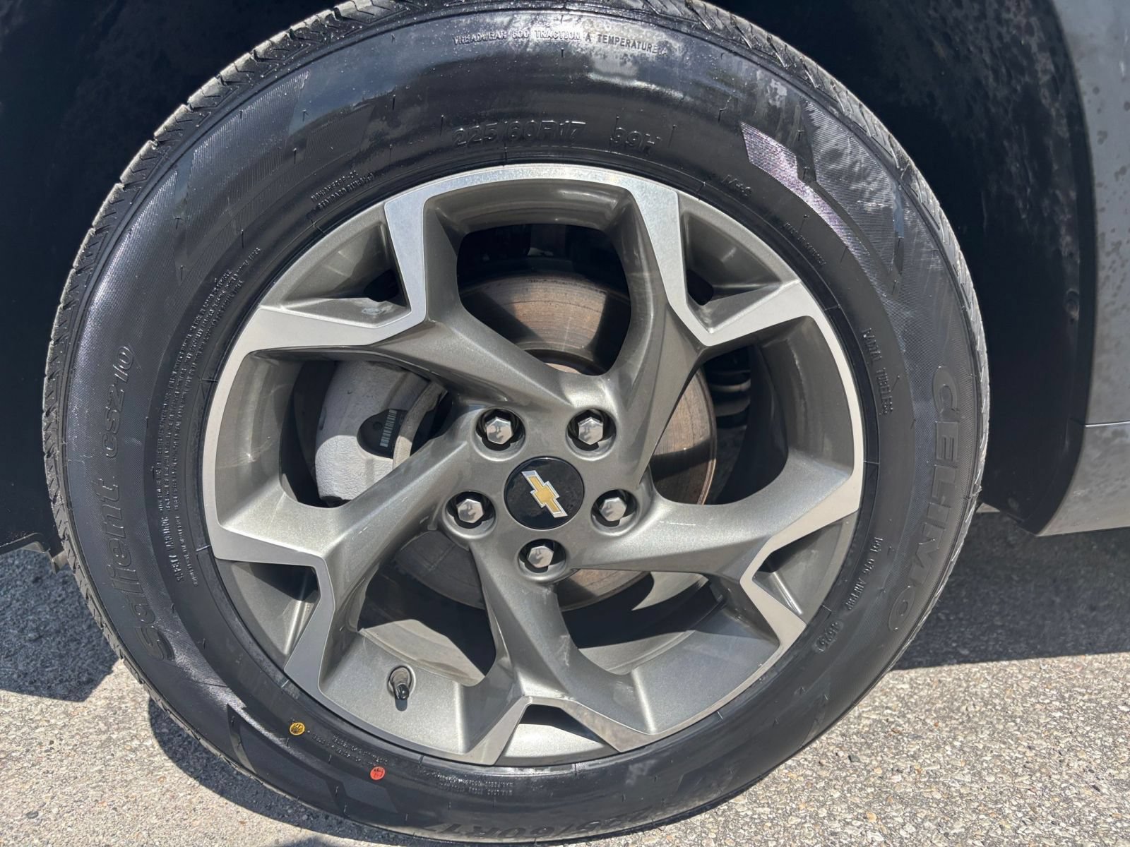 Used 2025 Chevrolet Trax LT FWD image 24