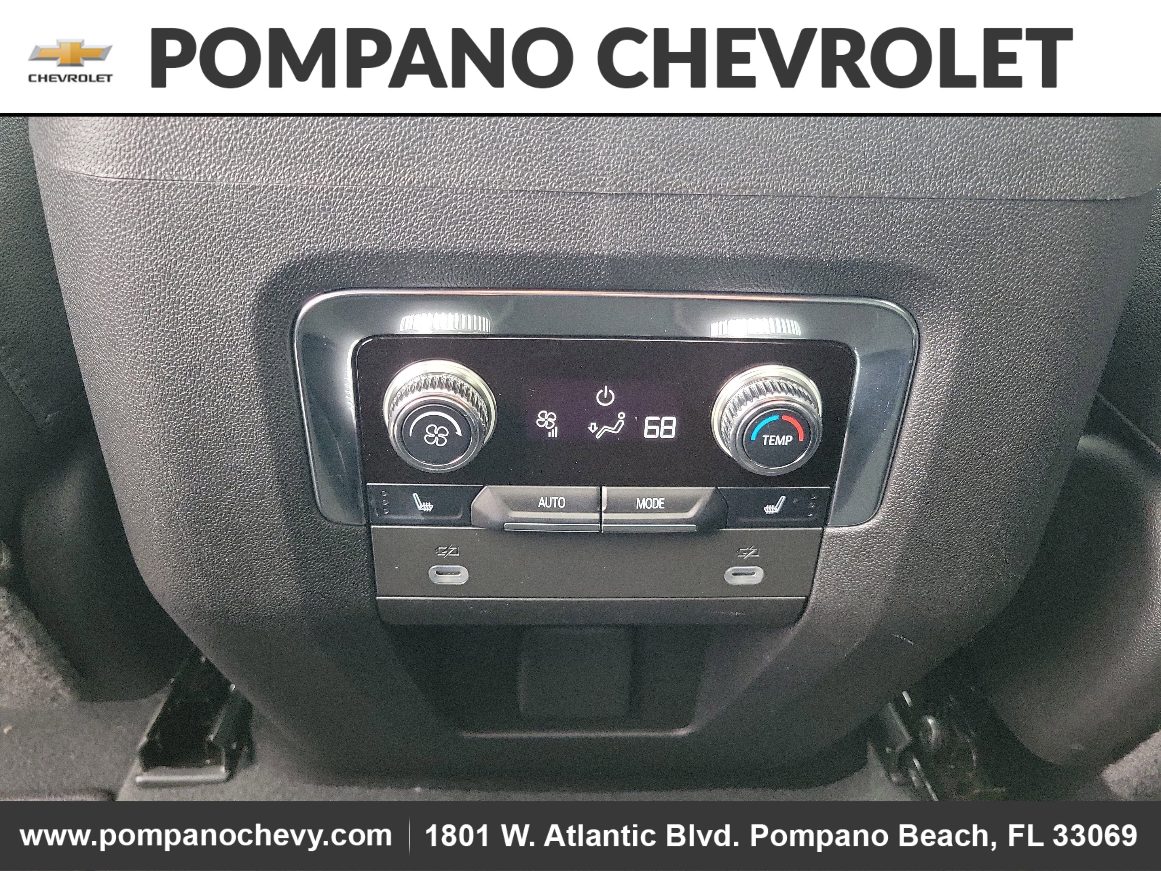 Used 2023 GMC Yukon SLT w/ SLT Premium Package image 18