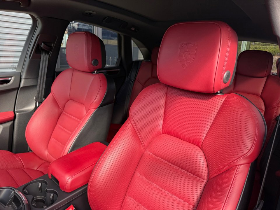 New 2026 Porsche Macan image 12