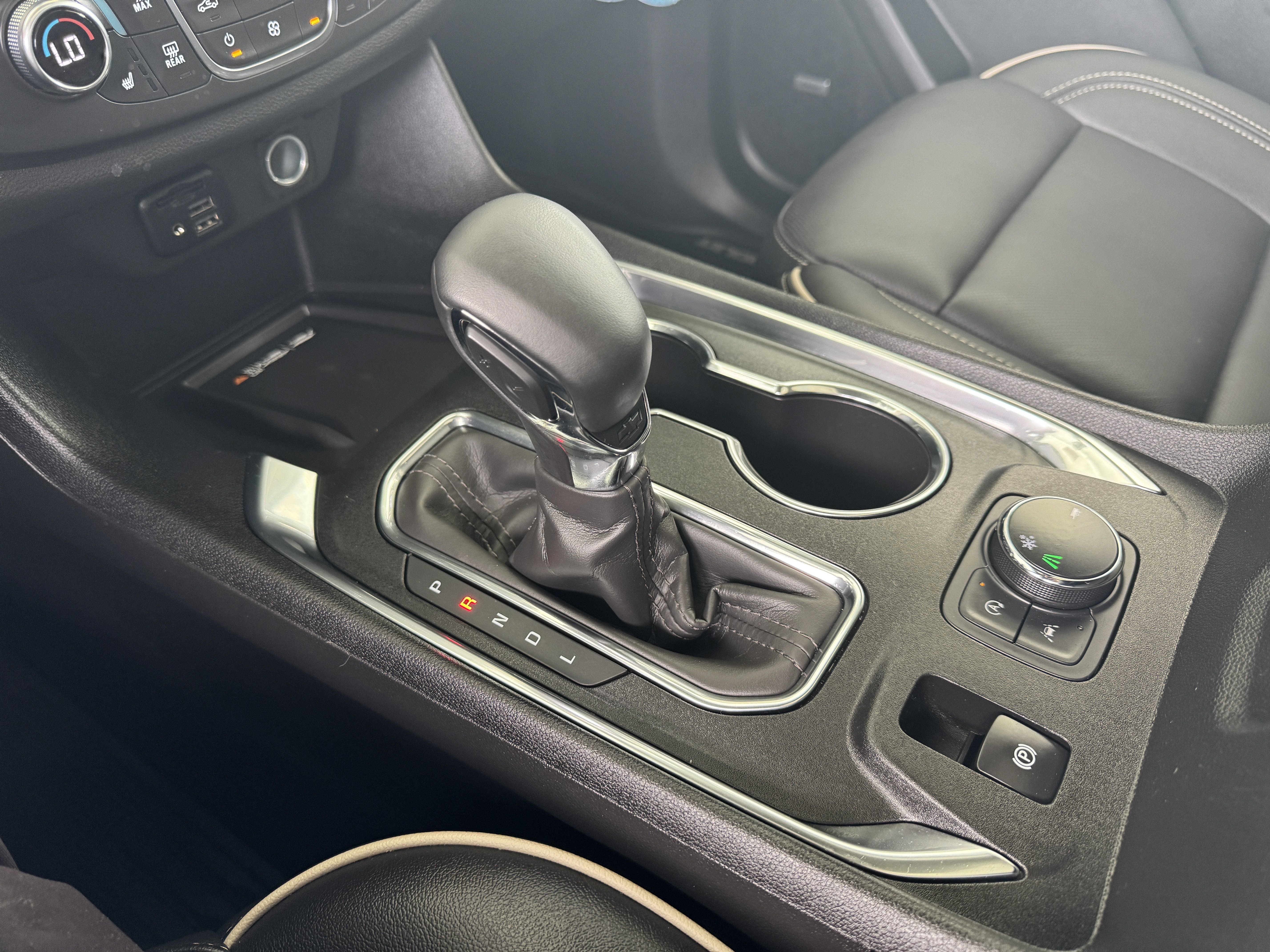 Used 2023 Chevrolet Traverse Premier image 27