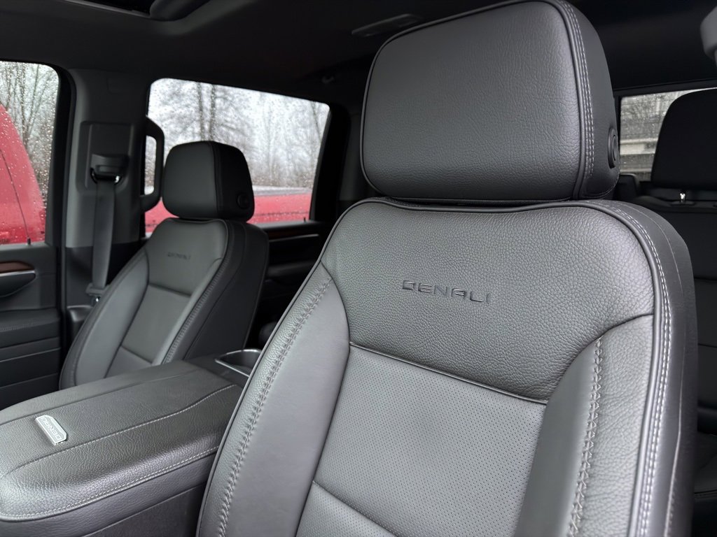 Used 2025 GMC Sierra 3500 Denali w/ Denali Reserve Package image 6