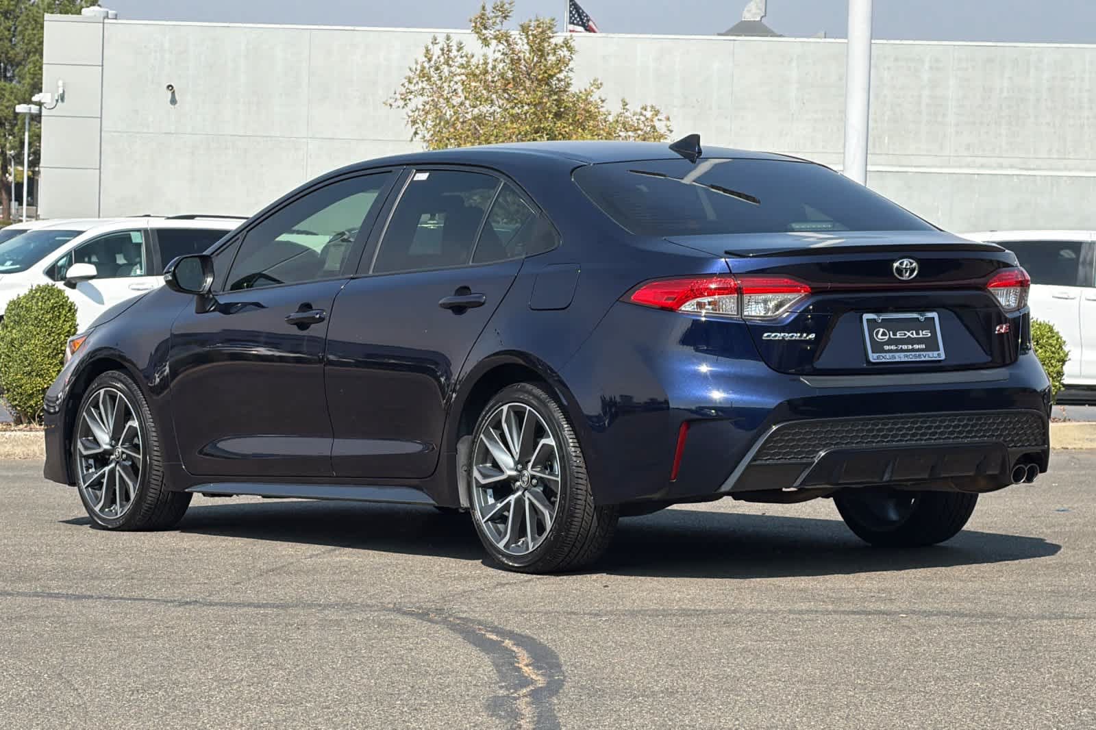 Used 2021 Toyota Corolla SE w/ SE Premium Package FWD image 7